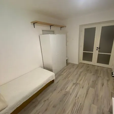 منزل للإقامة Rooms In The Shared Flat - Pohoda Festival 2026