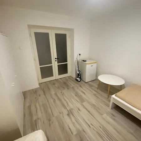 Rooms In The Shared Flat - Pohoda Festival 2026 منزل للإقامة